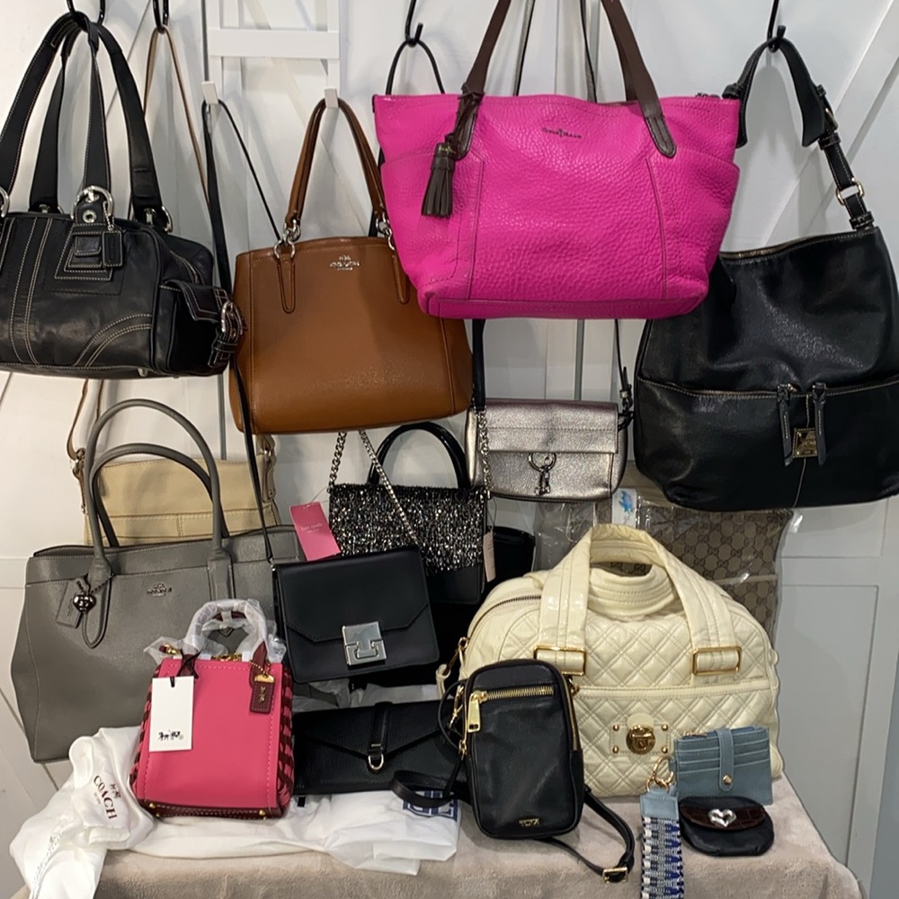 Bags Galore Share Show! 💼 Live show listing.